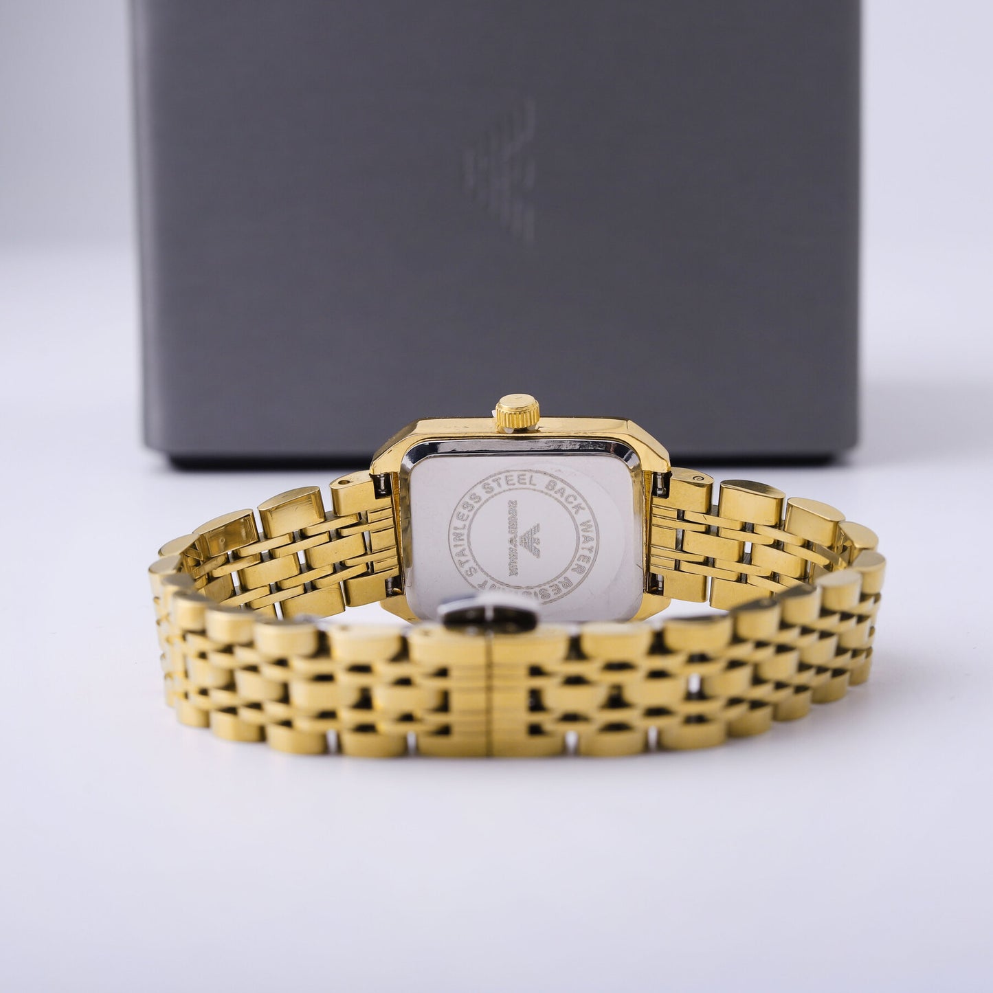 ✨ ساعة أرمني – ذهبي بمينا أسود فاخر ✨