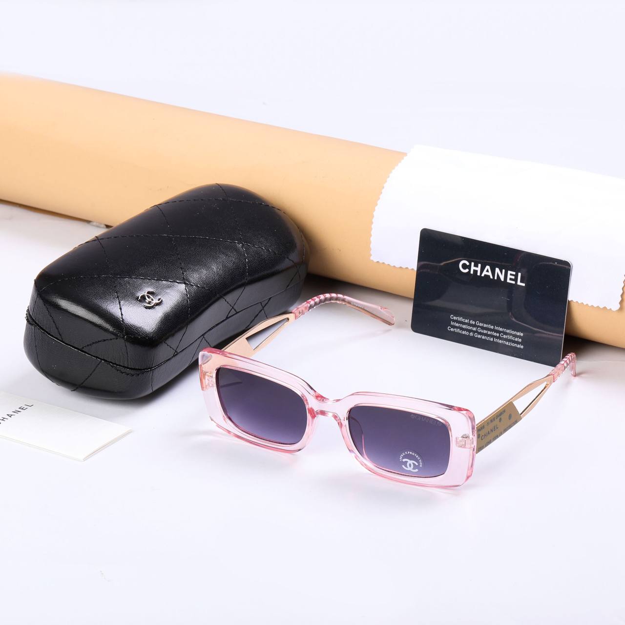 نظارة شمسية CHANEL – لون زهري 😎🌸