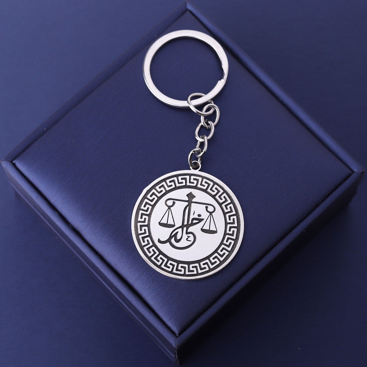 ✨ ميدالية فضة بتصميم خاص 💎