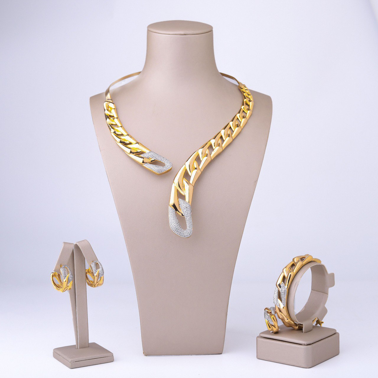 ✨ طقم لازوردي – 4 قطع ذهبي بزركون فضي ✨