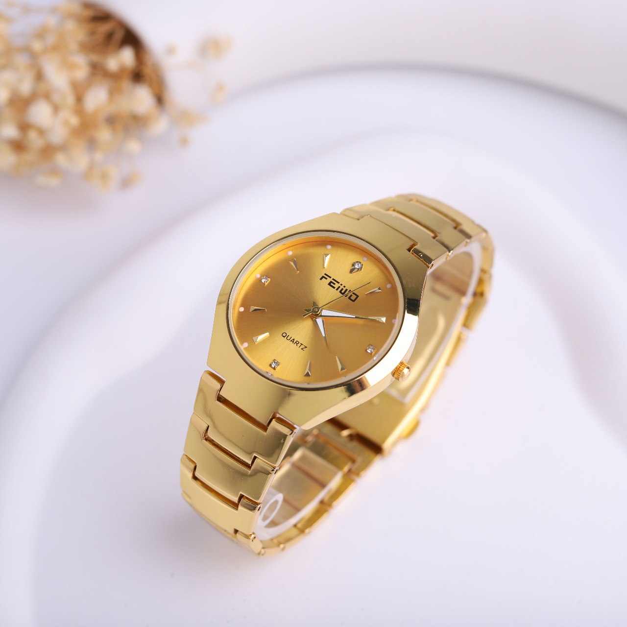 ✨ ساعة Elegance الذهبية الناعمة – لمسة من الأنوثة الراقية ✨