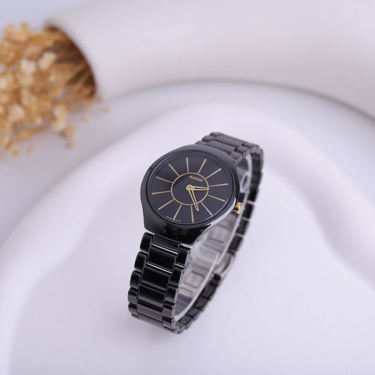 ⚫ ساعة Rado True Elegance – الفخامة المدمجة بين السيراميك الأسود والذهب 🔱