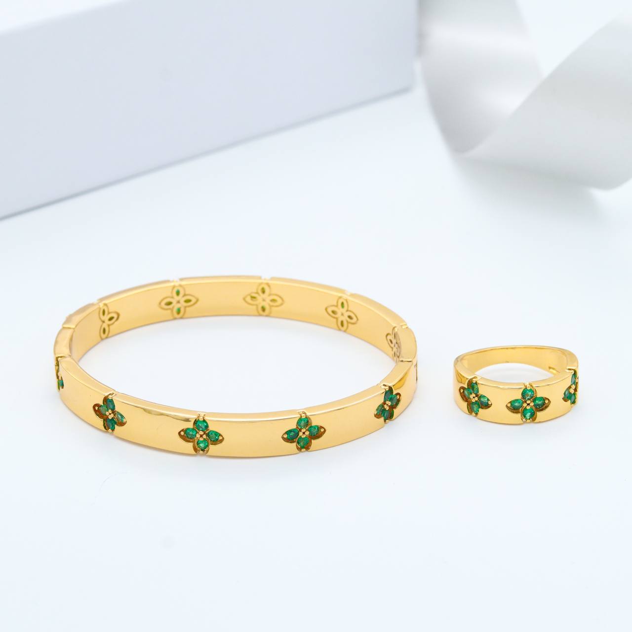 طقم Roberto Cavalli – أسوارة وخاتم فاخر ✨💎