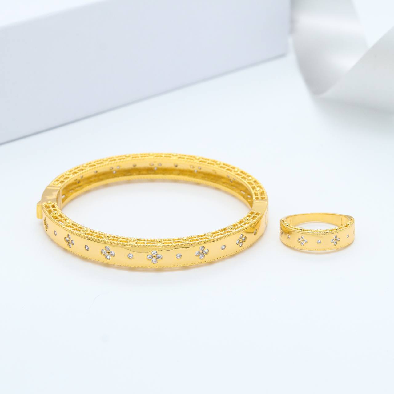 طقم كفالي – أسوارة وخاتم مزين بزركون ✨💎