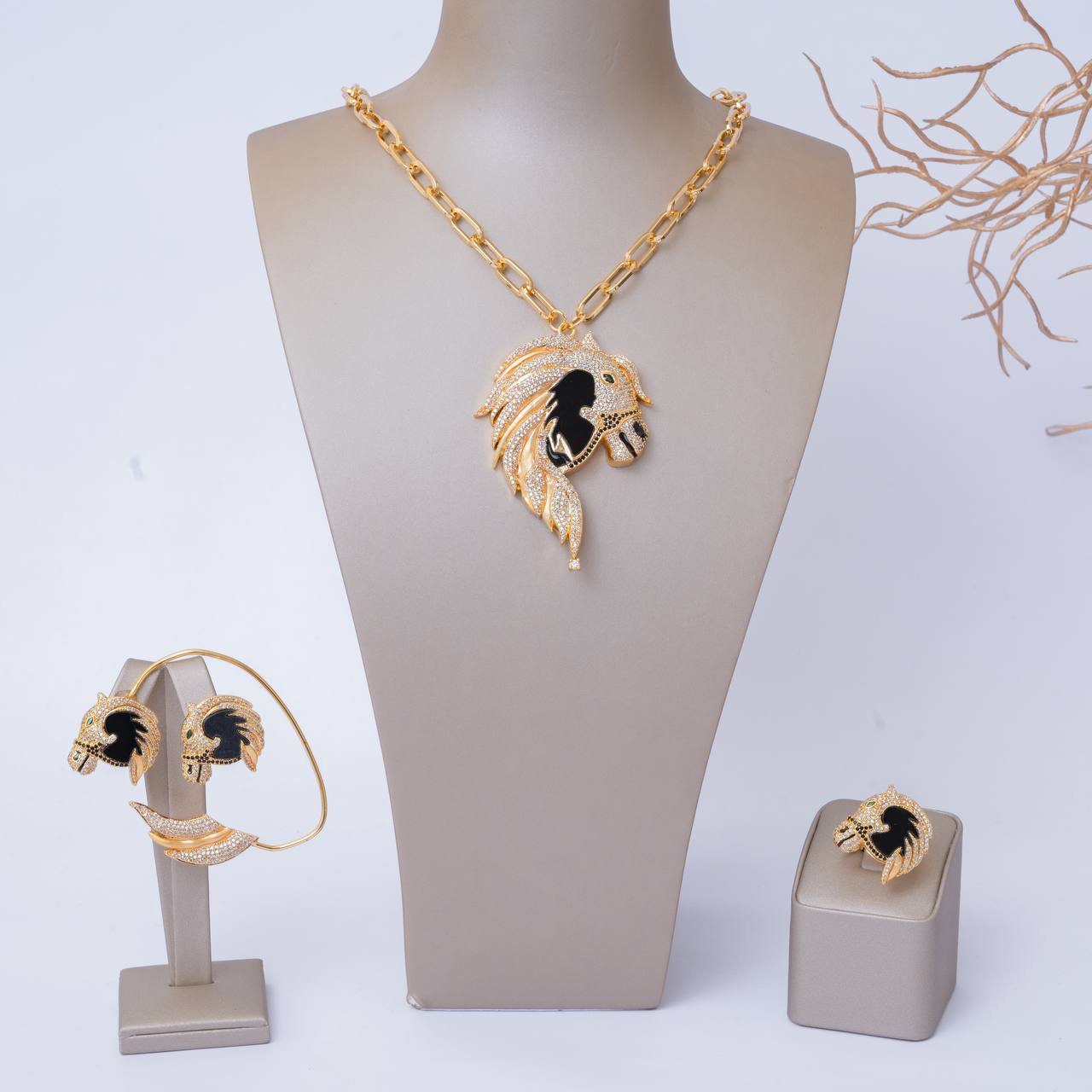 ✨ طقم الأصيلة – سكجها أسود ✨