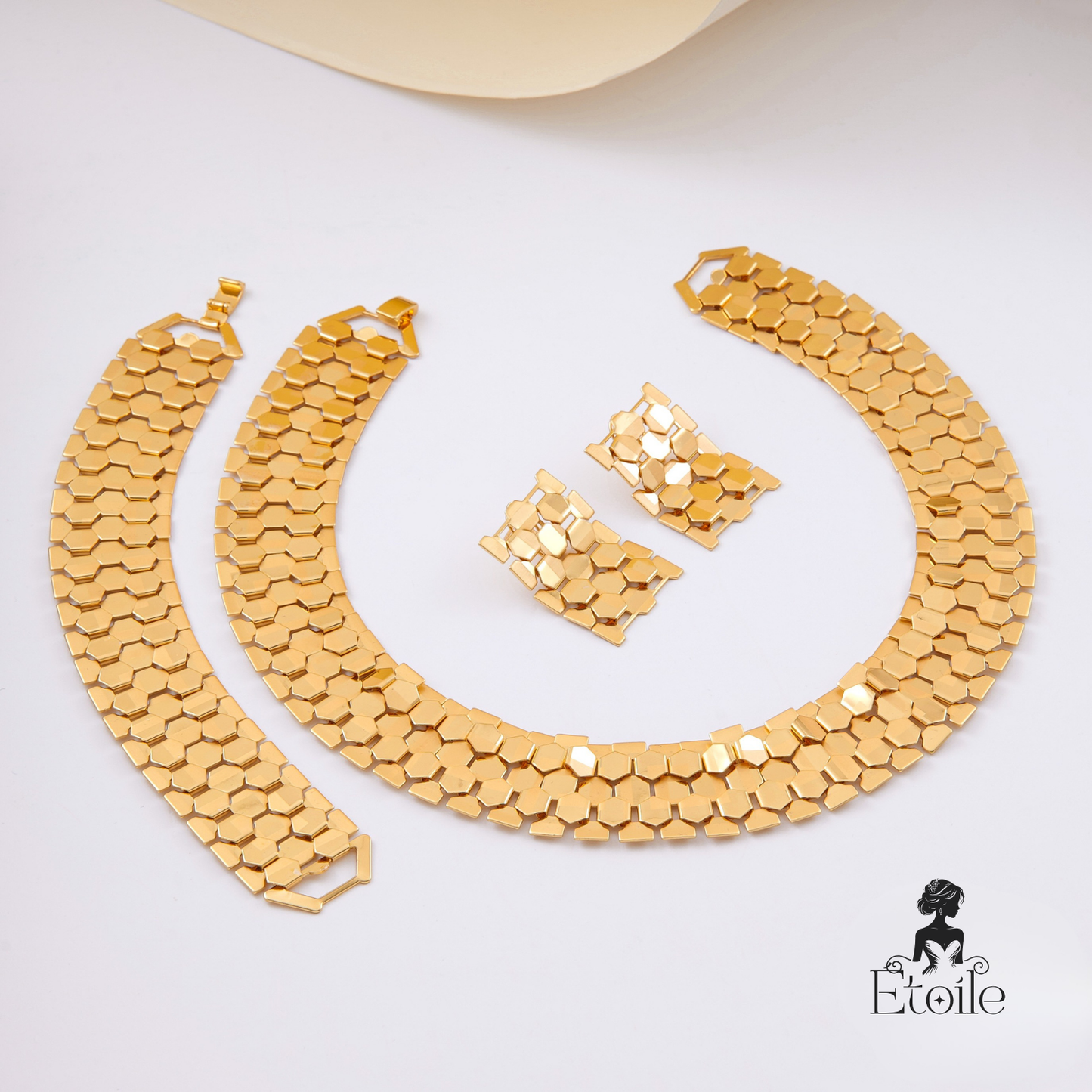 👑 طقم مجوهرات فرزاتشي 3 قطع: فخامة ميدوسا والبريق الإيطالي 🔱