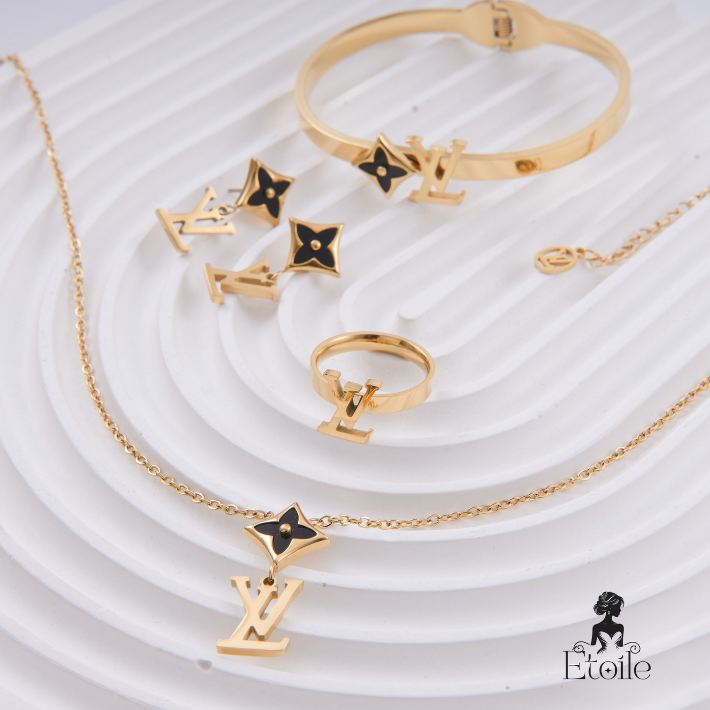 ✨ طقم لويس فيتون Louis Vuitton – 4 قطع أسود فاخر ✨