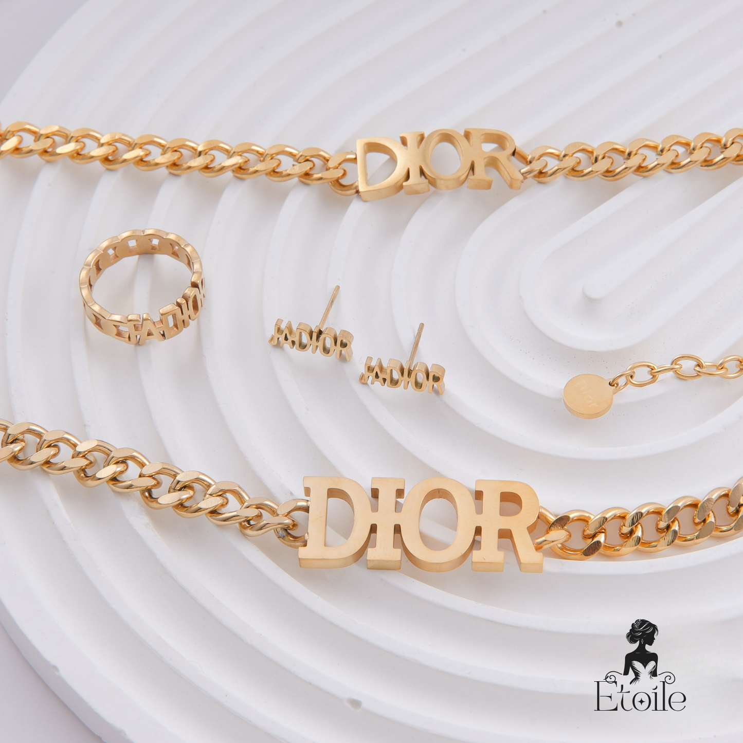 ✨ طقم Dior – 4 قطع ذهبي فاخر ✨