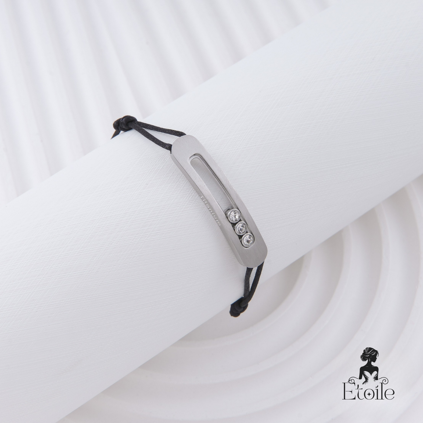 ✨ اسوارة خيط – ميسيكا Messika فضي رفيع ✨