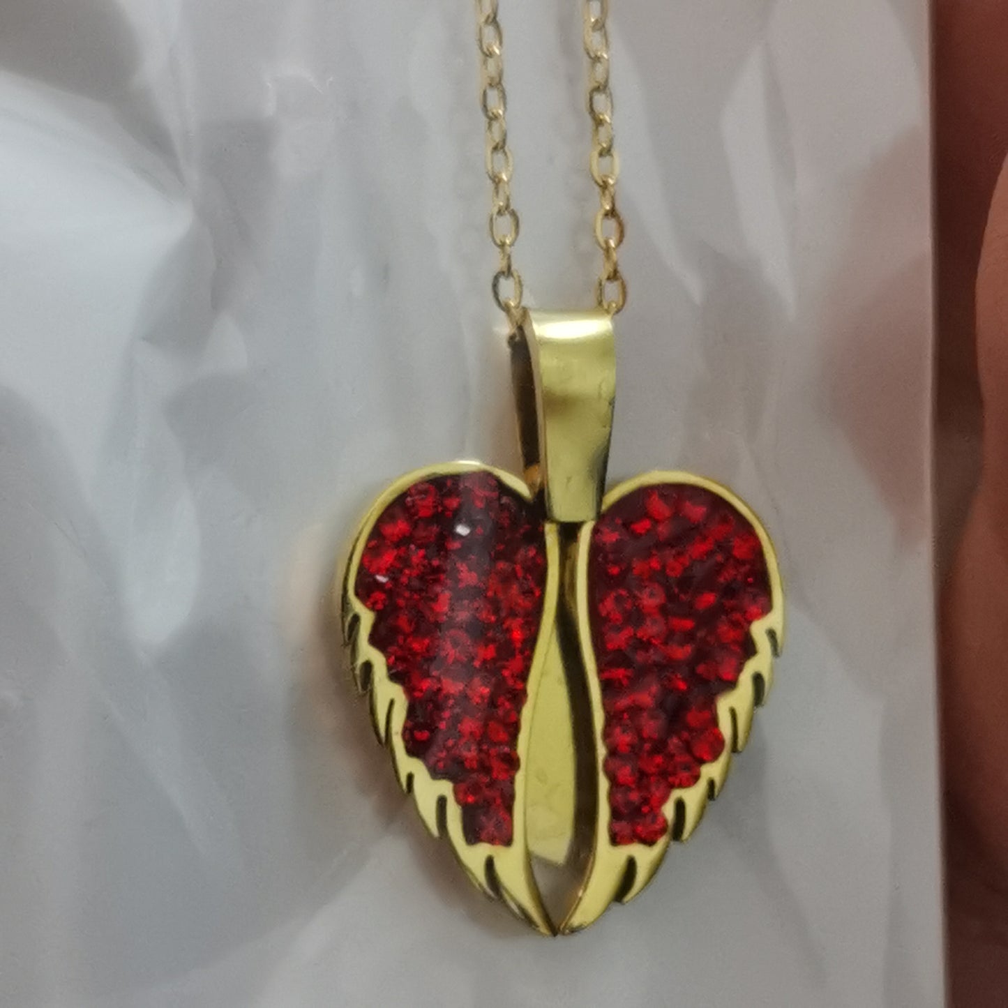 سنسال قلب بأجنحة سادة – أحمر ❤️