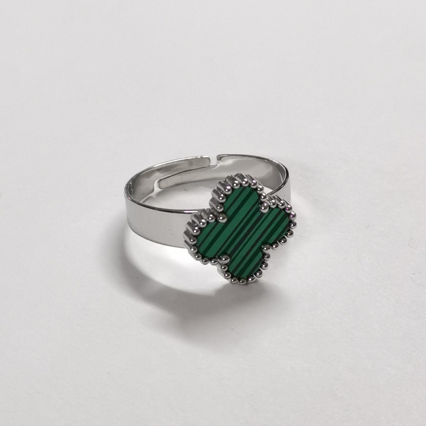 ✨ خاتم فان كليف أخضر وفضي ✨