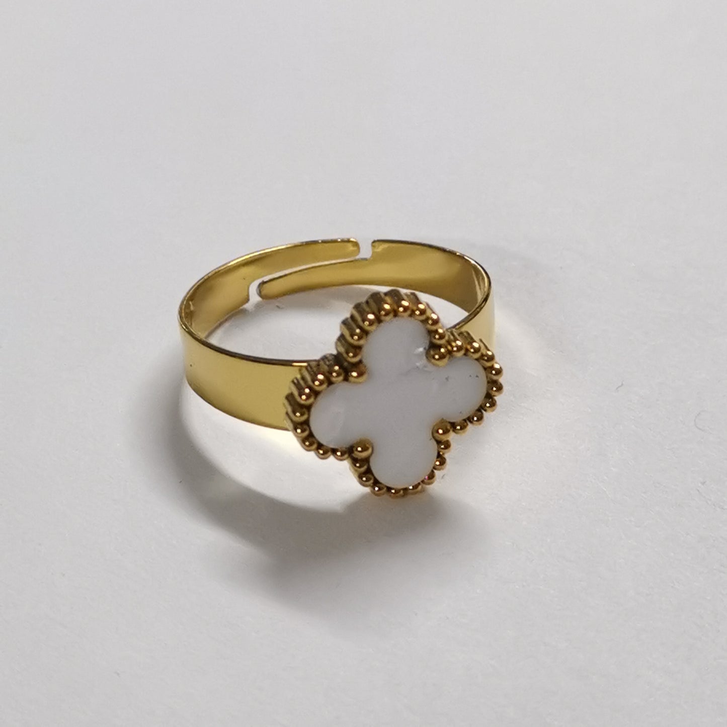 ✨ خاتم فان كليف أبيض وذهبي ✨