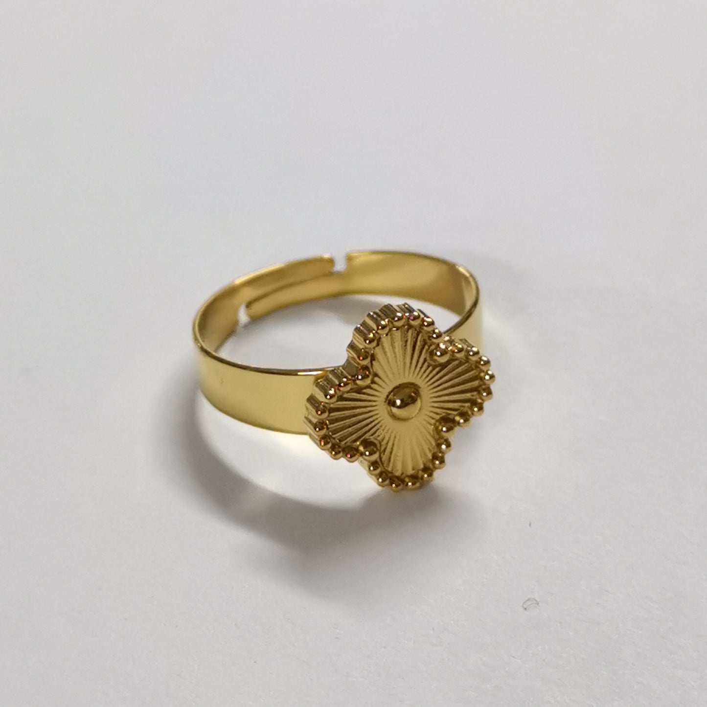 ✨ خاتم فان كليف ذهبي ✨