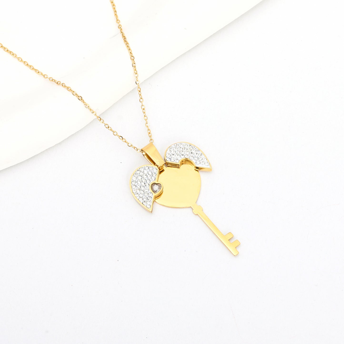 سنسال مفتاح القلب مع زركون أبيض 🔑🤍