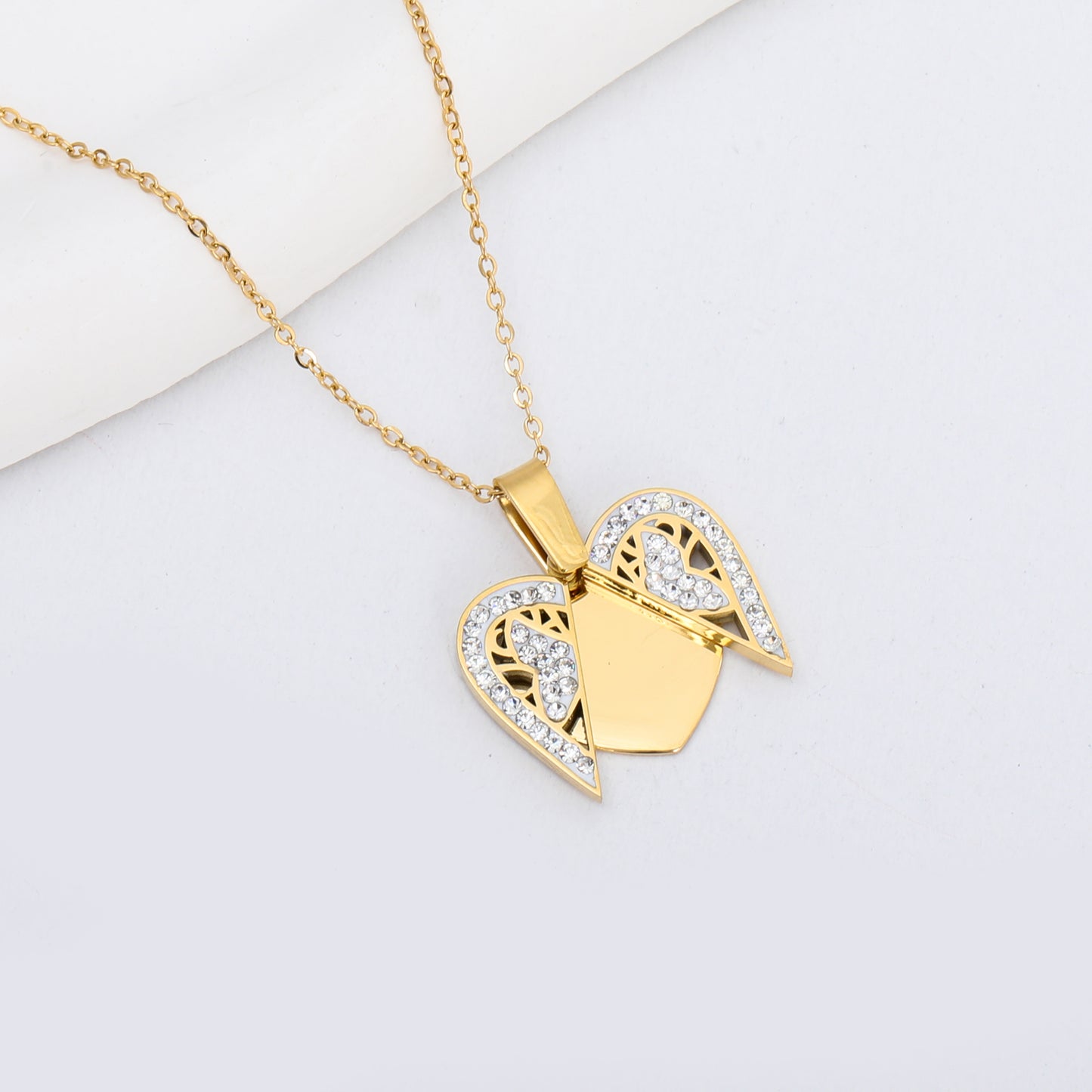 سنسال قلب فراشة مع زركون أبيض 🦋🤍