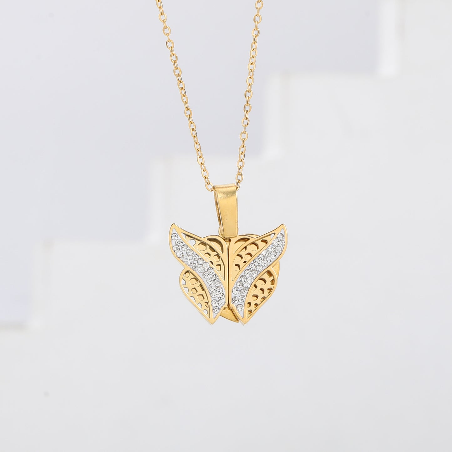 سنسال أجنحة فراشة مع زركون أبيض 🦋🤍