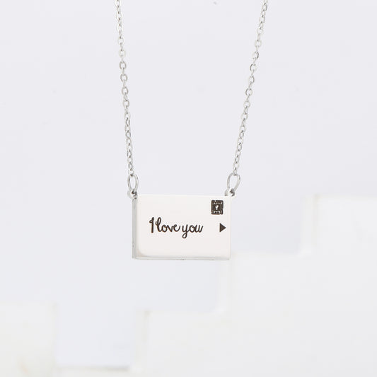 سنسال حفر شكل رسالة – فضي ✉️✨