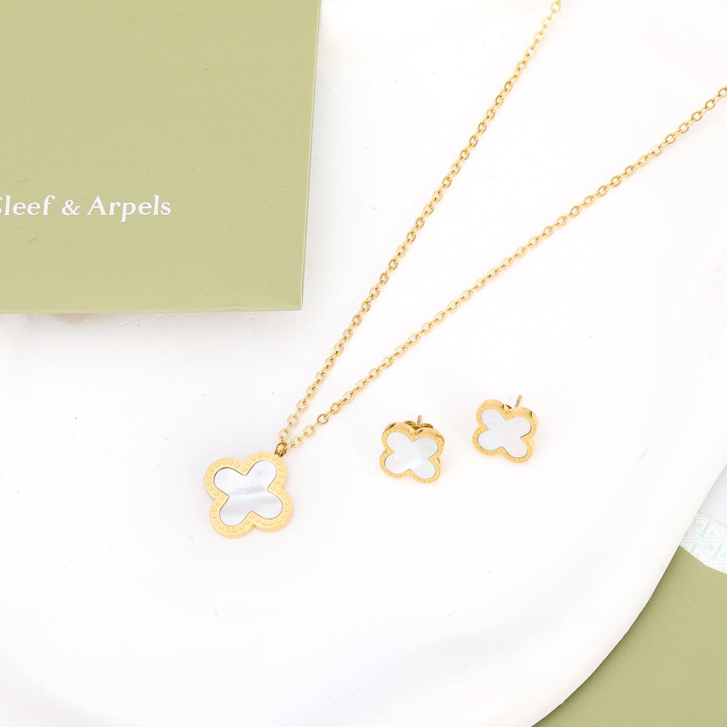 ✨ طقم فان كليف ذهبي ناعم - سنسال وحلق ✨