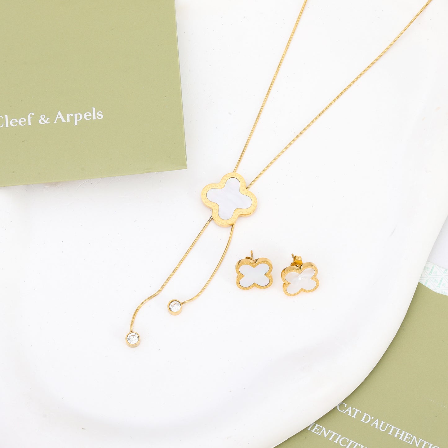 ✨ طقم فان كليف أبيض زركون ناعم - سنسال وحلق ✨