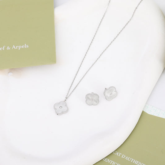 ✨ طقم فان كليف فضي ناعم ✨