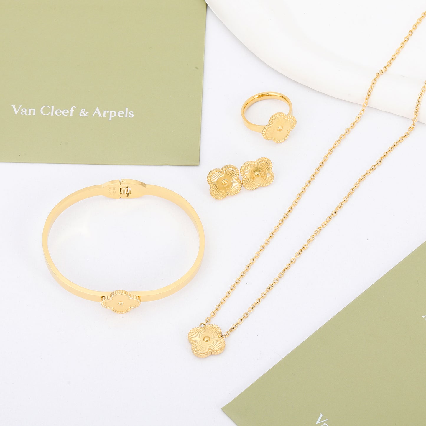 ✨ طقم فان كليف 4 قطع ذهبي ✨