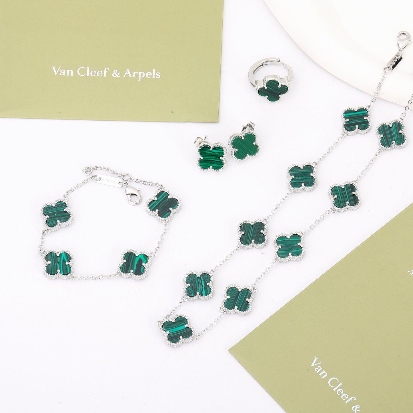 ✨ طقم فان كليف أخضر وفضي - 4 قطع ✨