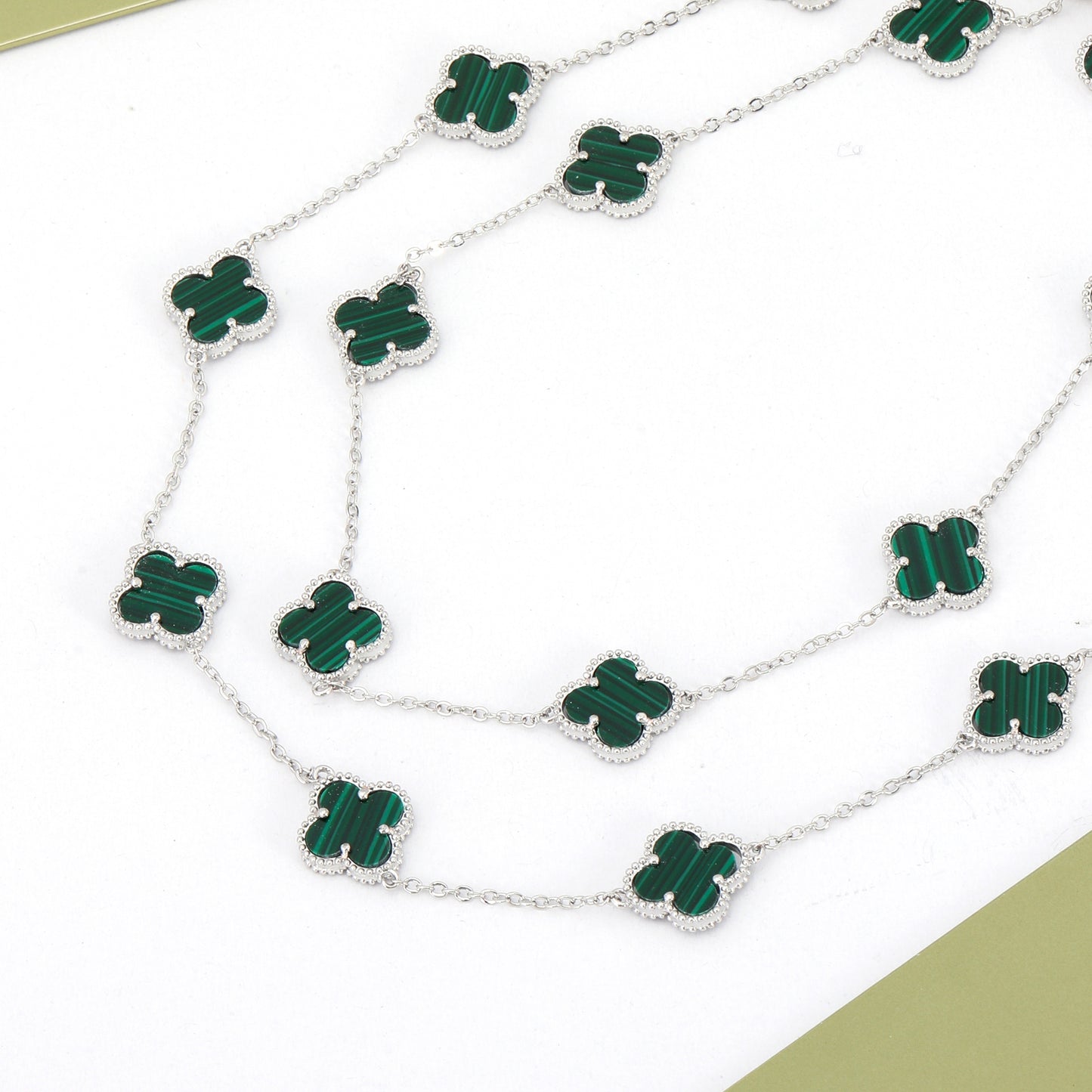 ✨ سنسال فان كليف أخضر وفضي - 1 م 20 وردة ✨