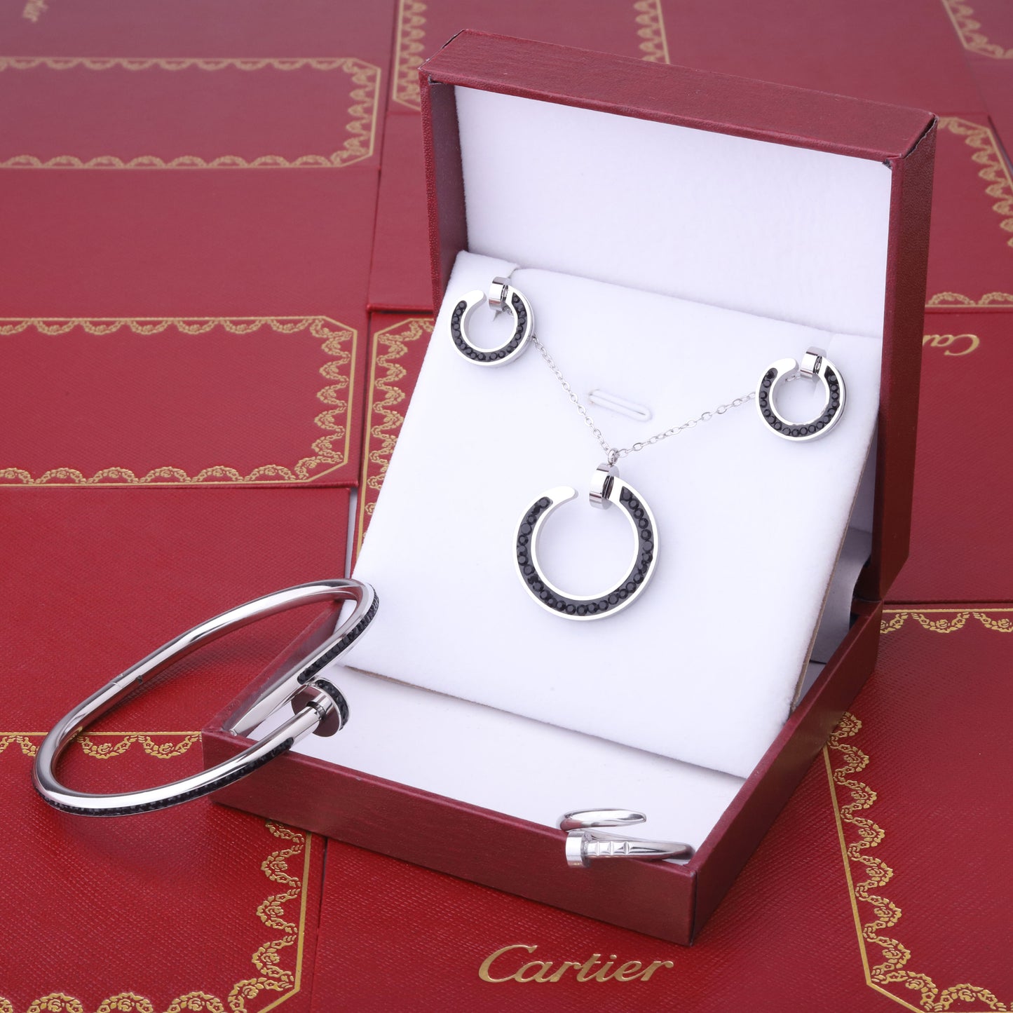 ✨ طقم كارتير مسمار - فضي وزركون أسود ✨
