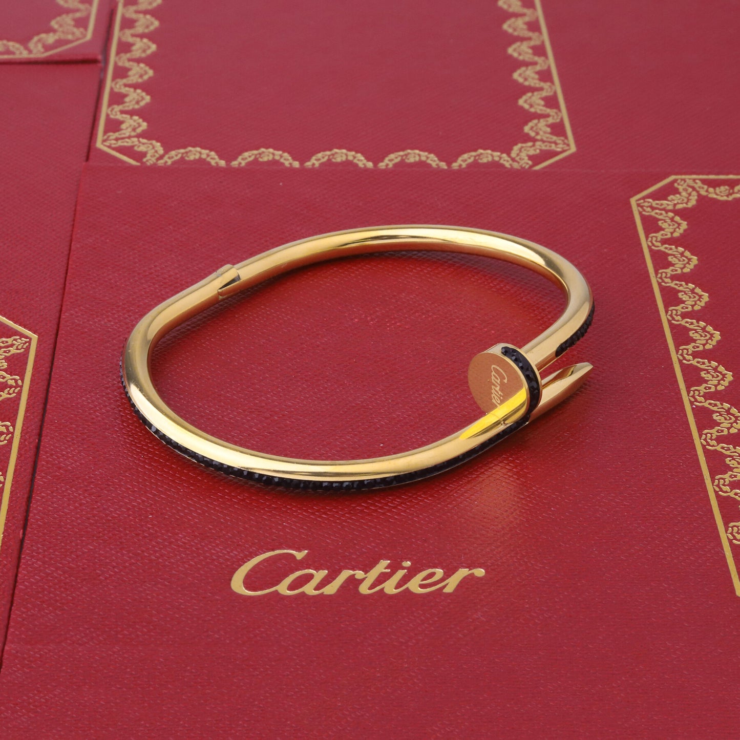 ✨ طقم كارتير مسمار - ذهبي وزركون أسود ✨