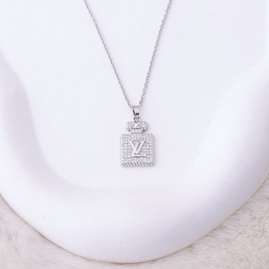 ✨ طقم لويس فيتون LV – مربع بزركون فضي فاخر ✨