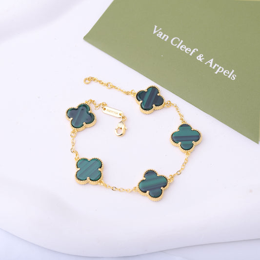 ✨ اسوارة فان كليف ذهبي أخضر - خاتم السحرة بأناقة ✨ (مختم)