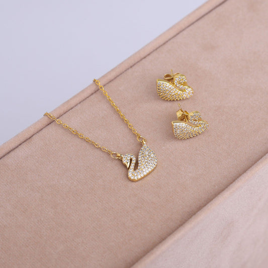 طقم Swarovski – زركون ذهبي ✨💛