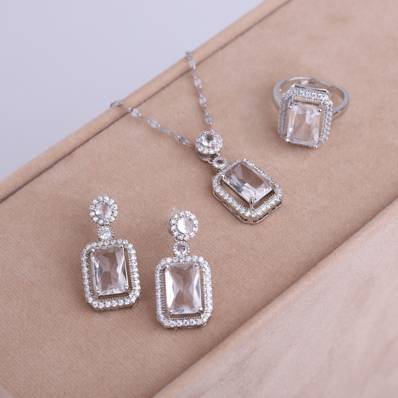 ✨ طقم لازوردي – 3 قطع فضي فل زركون ✨