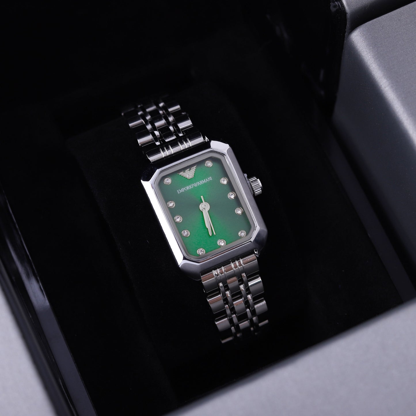 ✨ ساعة أرمني – فضي × أخضر زمردي ✨
