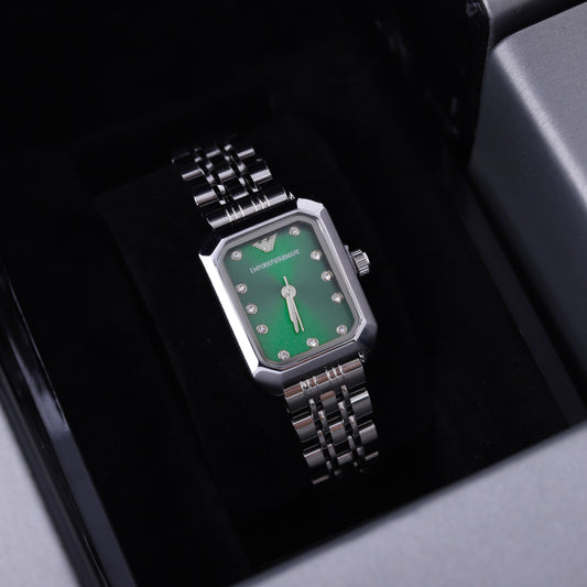 ✨ ساعة أرمني – فضي × أخضر زمردي ✨