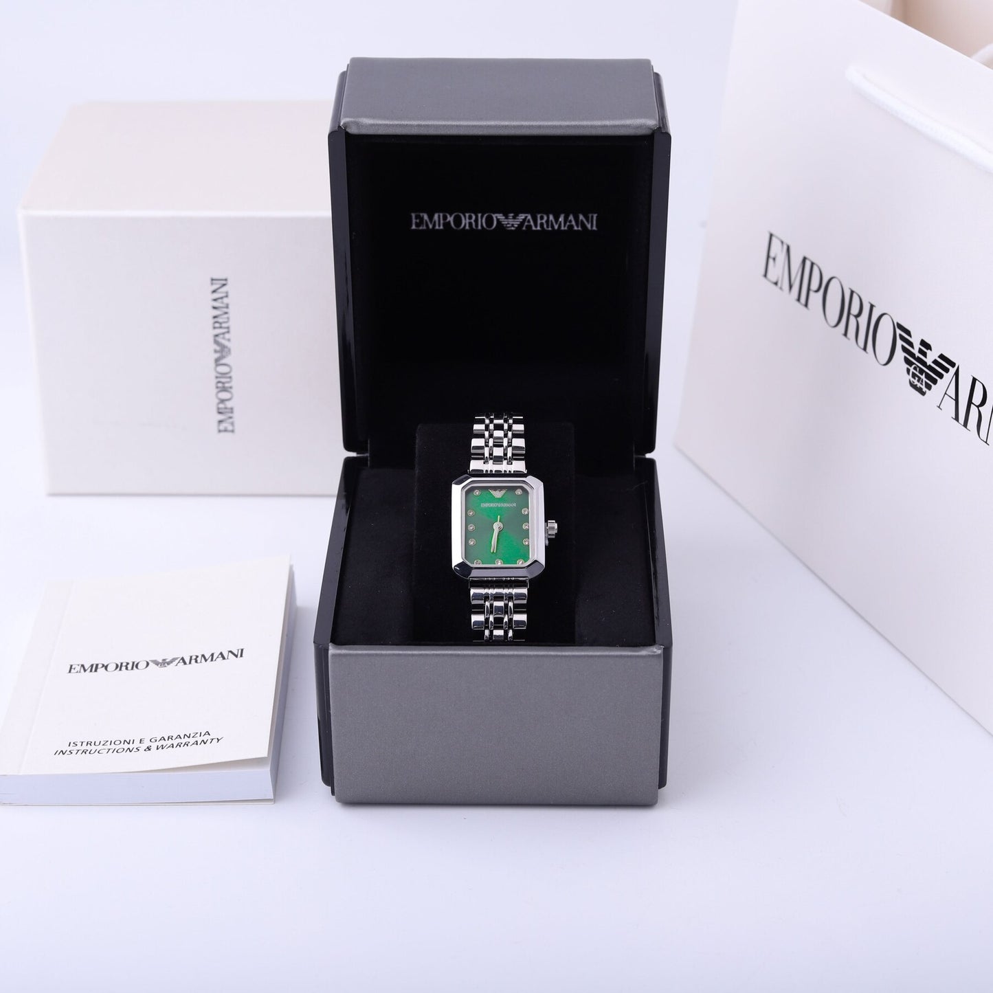 ✨ ساعة أرمني – فضي × أخضر زمردي ✨