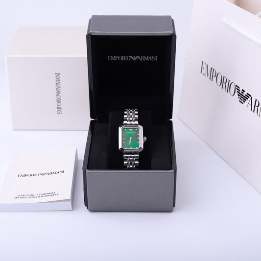 ✨ ساعة أرمني – فضي × أخضر زمردي ✨