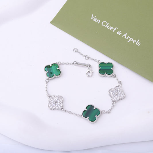 ✨ أسوارة فان كليف زركون فضي وأخضر - (مُختم) ✨