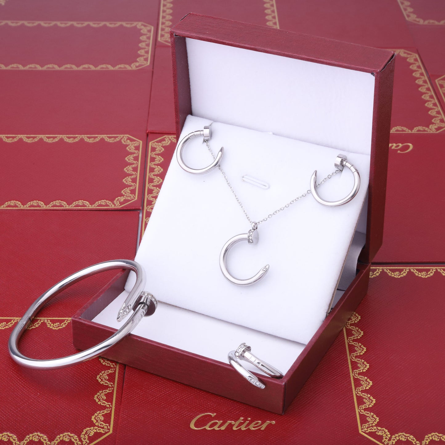 ✨ طقم كارتير مسمار - فضي ✨