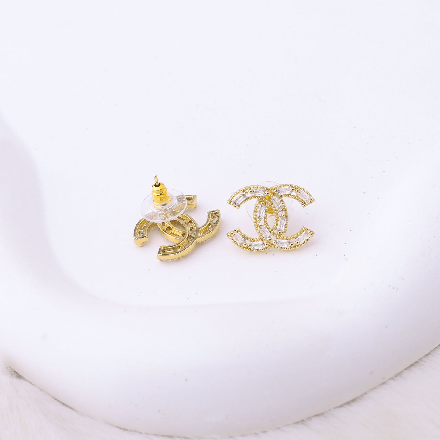 طقم شانيل – قطعتين ناعم ذهبي ✨💛