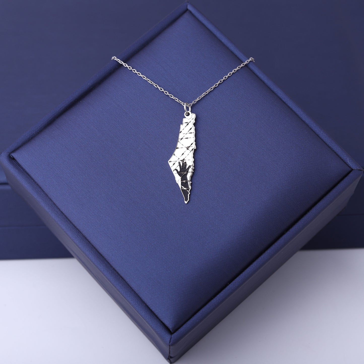 سنسال فضة تفصيل خارطة فلسطين – صمّم عبارتك الخاصة 🖋️