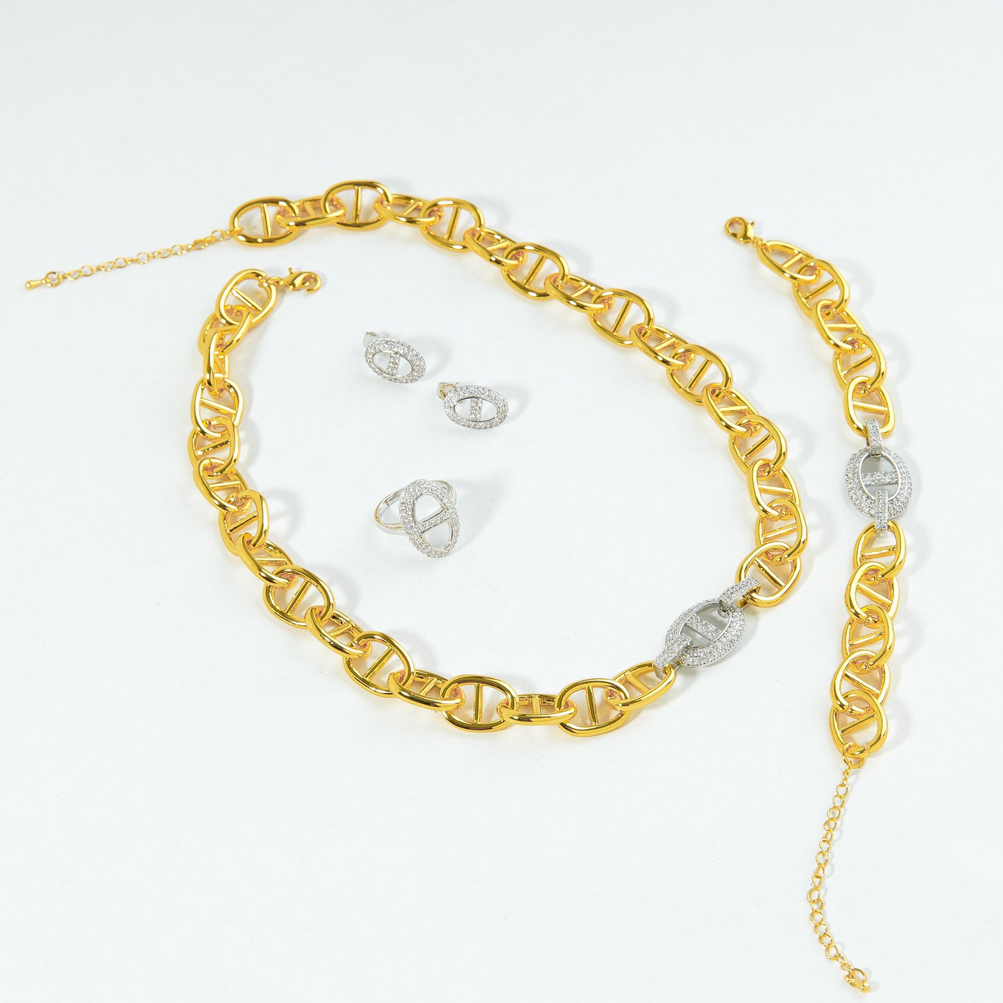 طقم CD كريستيان ديور – 4 قطع زركون ذهبي 💛