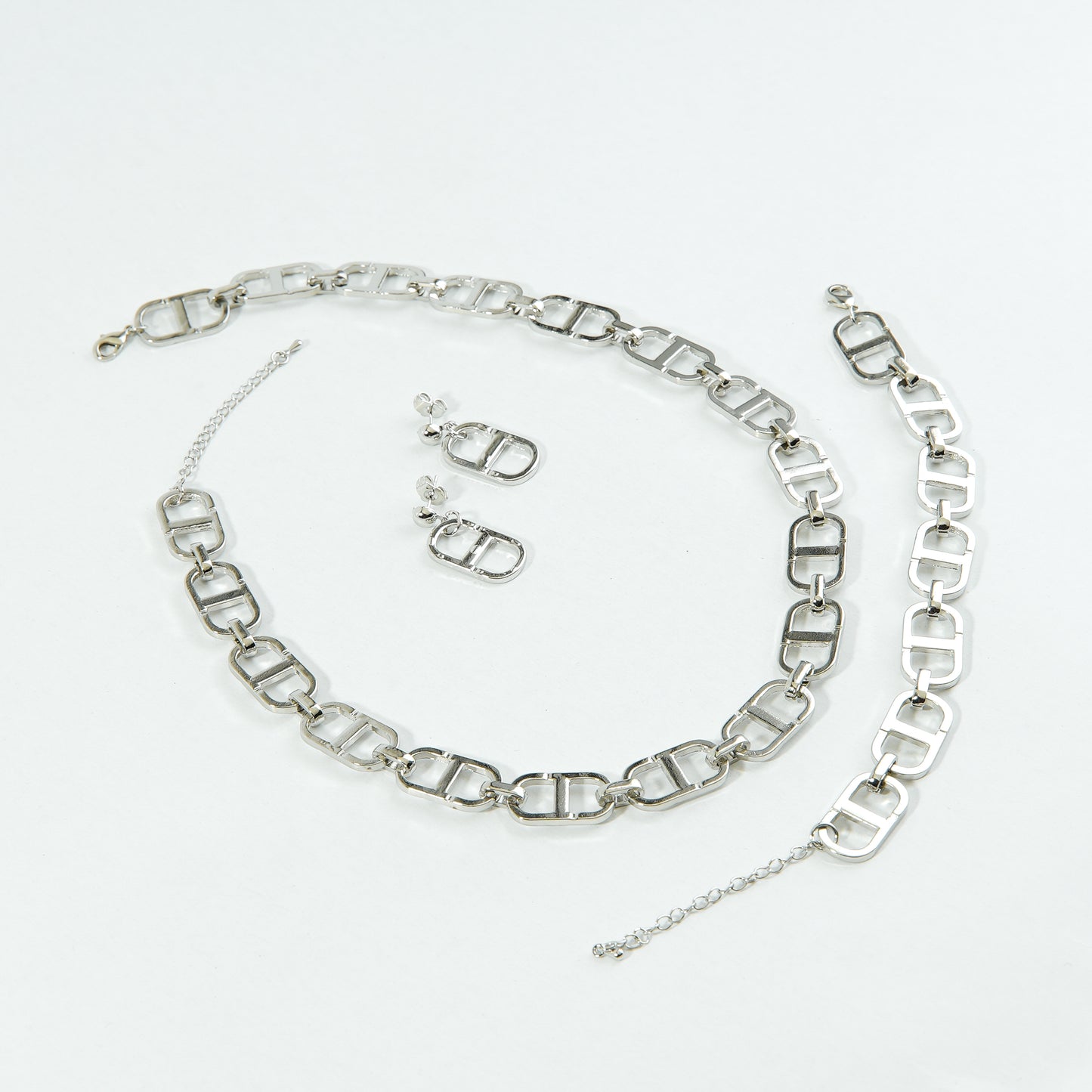 طقم CD كريستيان ديور – 4 قطع فضي فاخر 💍