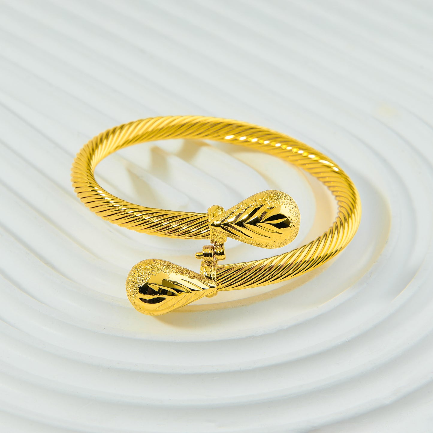 🌾 إسوارة بانجل "السنبلة المجدولة" – رقي التفاصيل وحكمة الطبيعة ✨