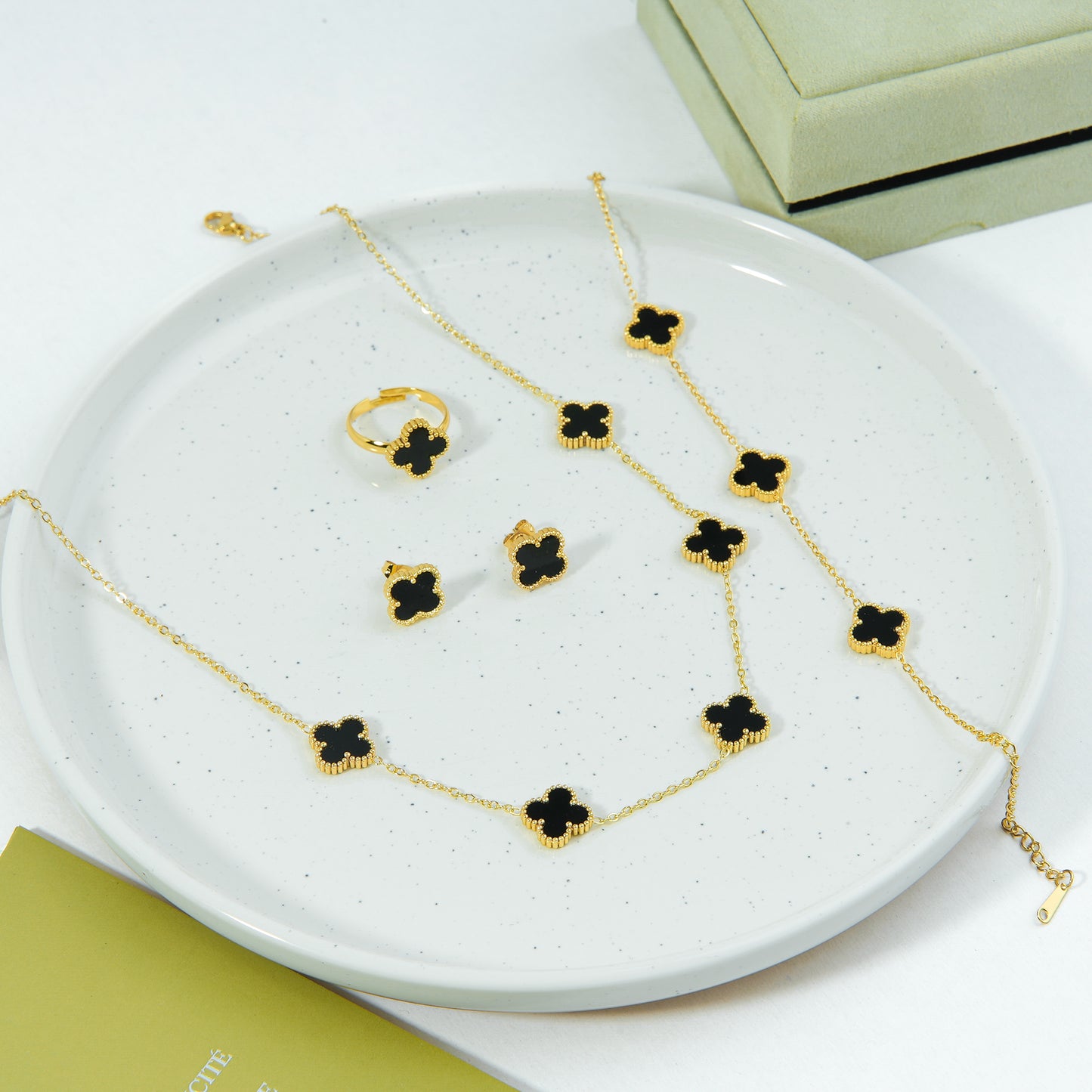 ✨ طقم فان كليف أسود - 4 قطع ✨