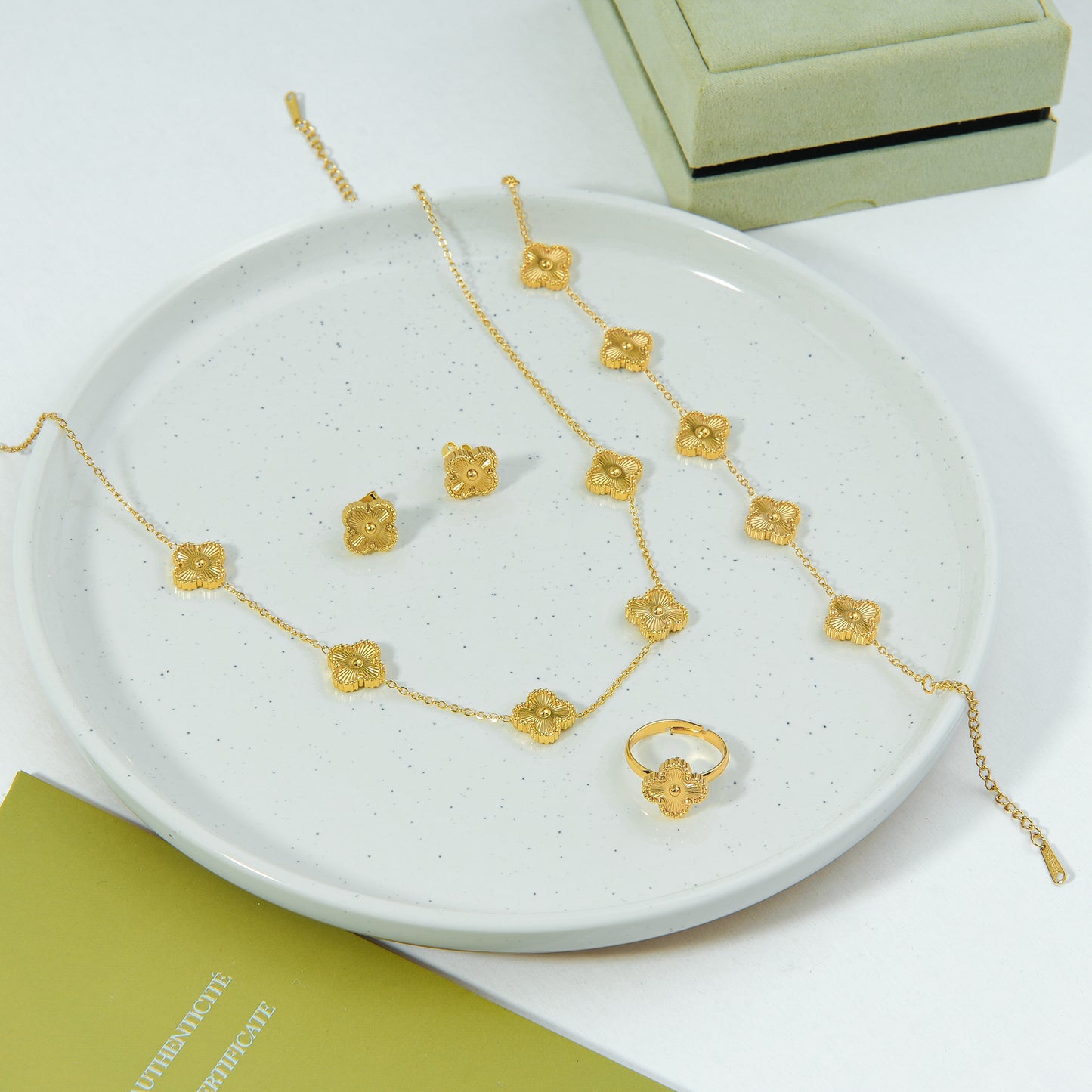 ✨ طقم فان كليف ذهبي - 4 قطع ✨