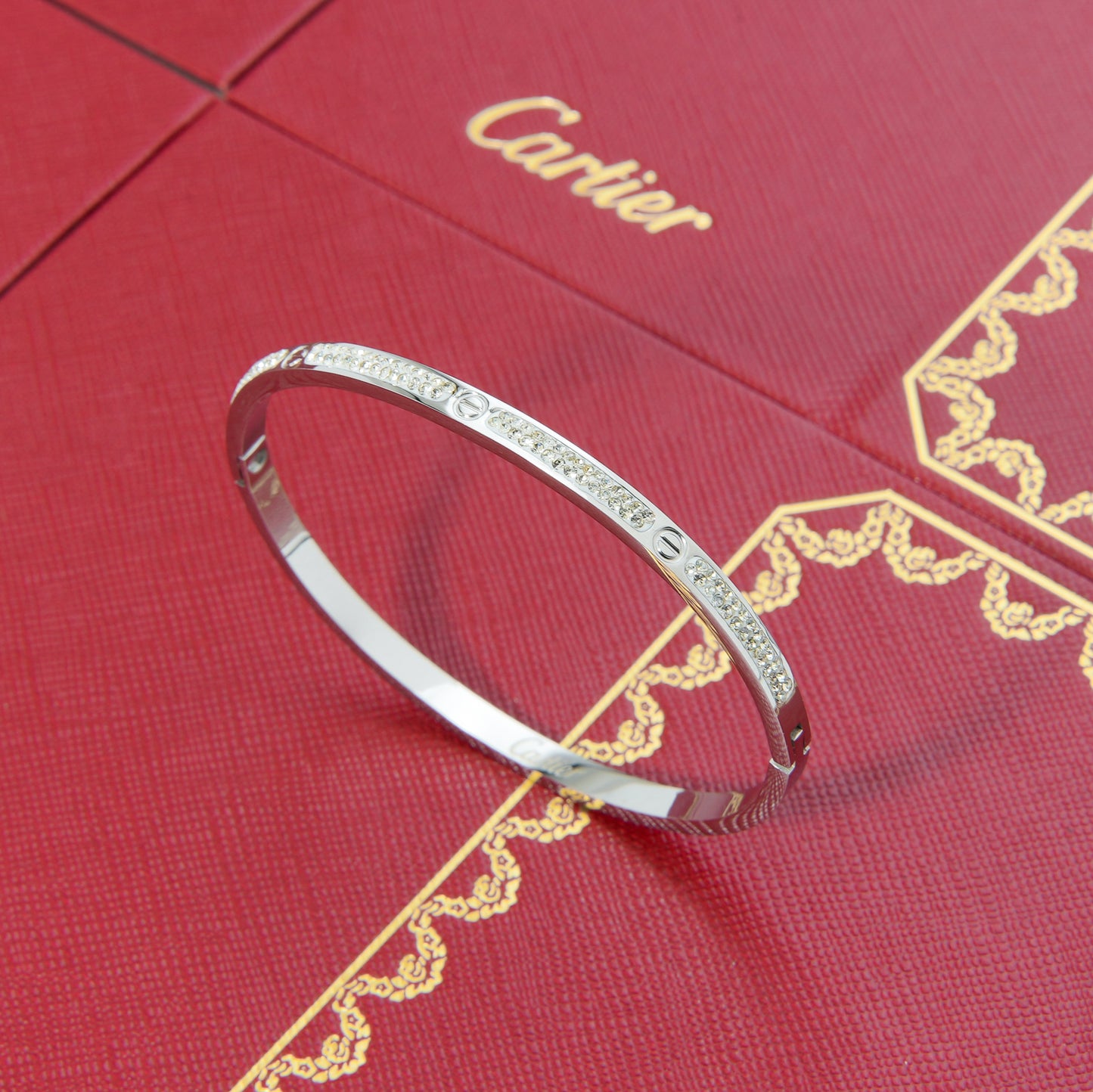 اسوارة كارتير love نصف زركون رفيع