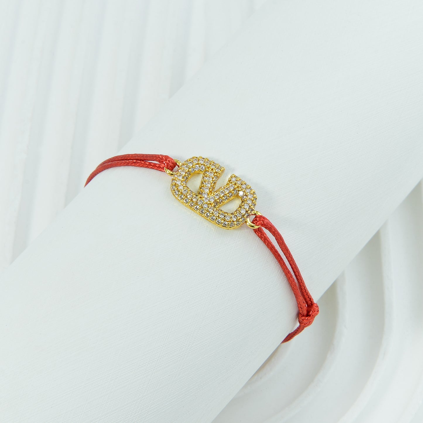 ✨ اسوارة خيط – فالنتينو Valentino أحمر رفيع ✨