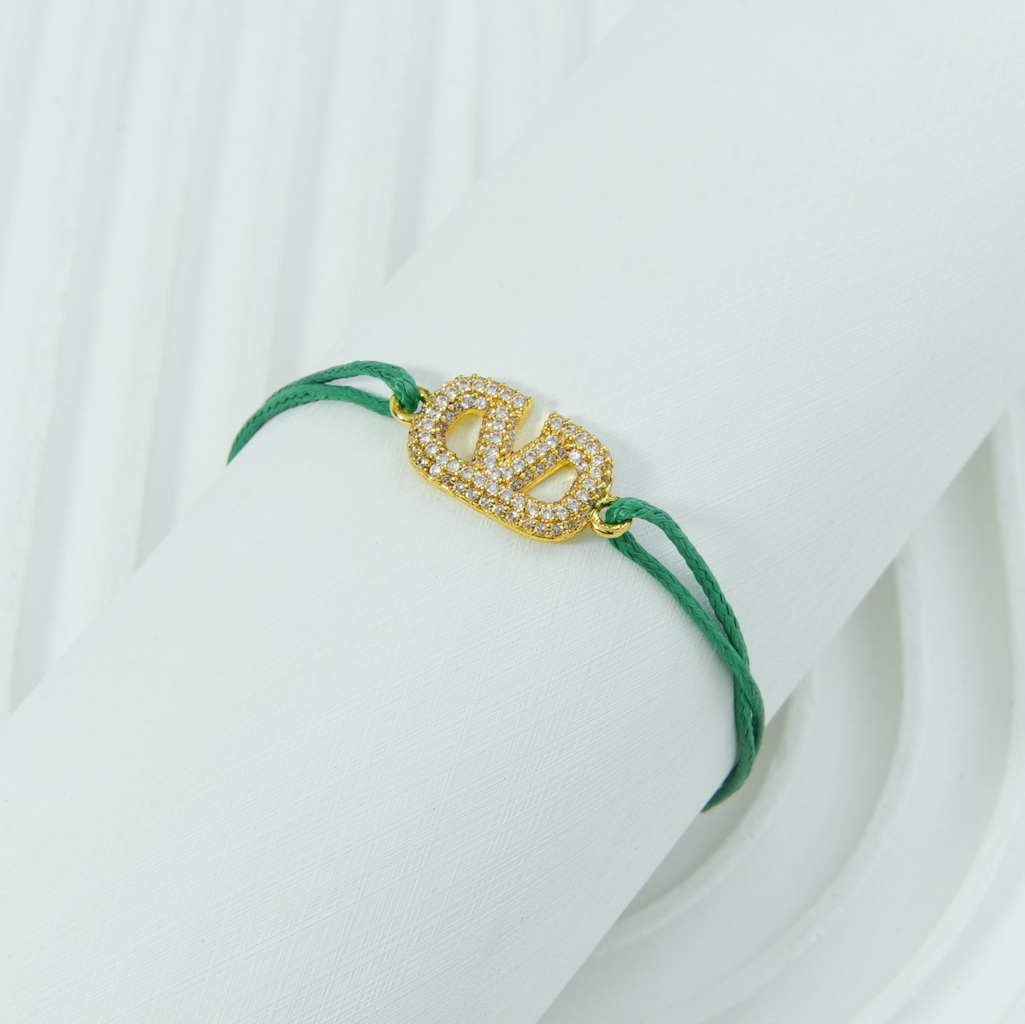 ✨ اسوارة خيط – فالنتينو Valentino أخضر رفيع ✨