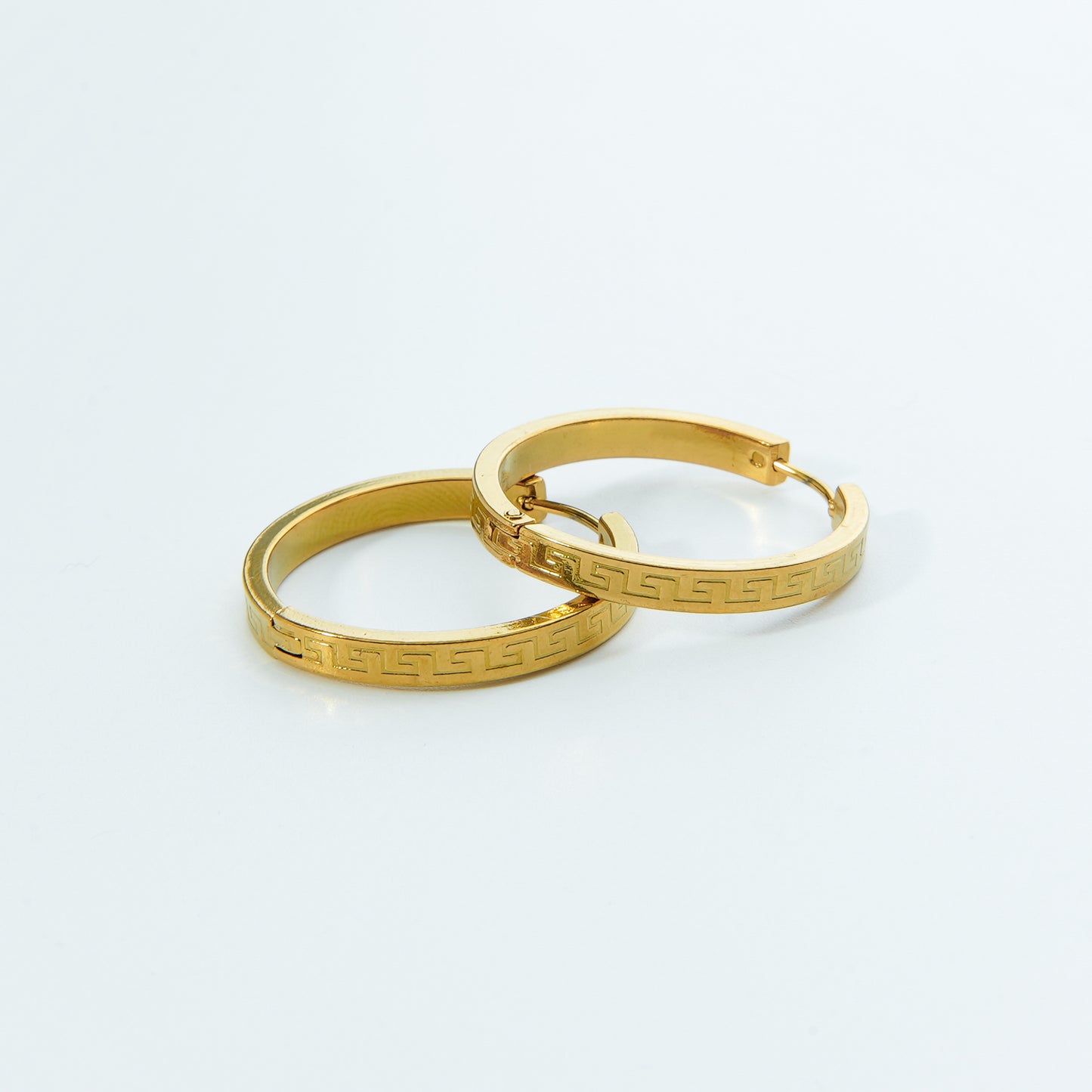 👑 حلق فيرزاتشي ذهبي – أيقونة ميدوسا وسحر الغريكا الإيطالي ✨